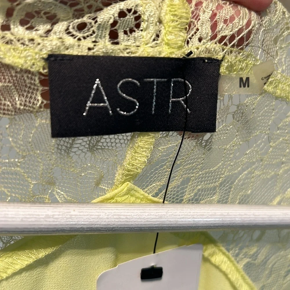 ASTR The Label Citrus Yellow Kimono Women’s Size Medium NWT